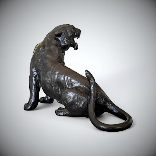 XXe siècle - Tigre assis - Bronze japonais de Kaniya KUNIHARU 