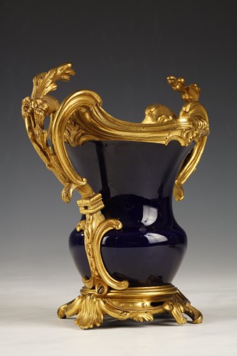 Paire de Vases de la Manufacture de Sèvres, France 1868 - Tobogan Antiques