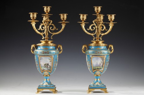 Paire de vases candélabres en porcelaine, France circa 1880 - Tobogan Antiques