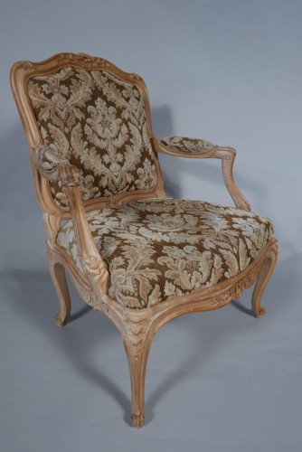 Seating  - Louis XV Style three pieces Salon Set &quot;à chassis&quot;, France circa 1880