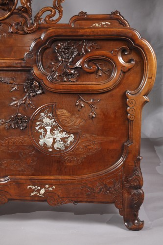 Japanese style Bed and its Nightstand by Dai Nipon, France circa 1890 - Furniture Style 