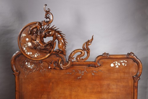  - Japanese style Bed and its Nightstand by Dai Nipon, France circa 1890