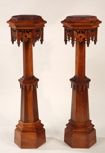 Paire de Sellettes néo-Gothiques, France circa 1880 - Objet de décoration Style Louis XV