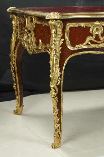 Bureau plat de style Louis XV d'après un modèle de J. Dubois, France, circa 1880 - Mobilier Style 