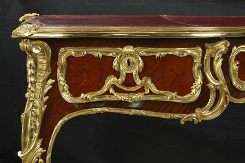 Bureau plat de style Louis XV d'après un modèle de J. Dubois, France, circa 1880 - 