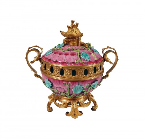 Porcelain Pot-pourri attributed. to l&#039;Escalier de Cristal, France Circa 1880