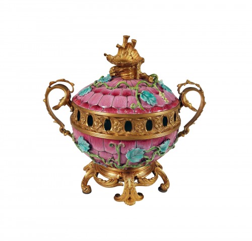 Porcelain Pot-pourri attributed. to l'Escalier de Cristal, France Circa 1880