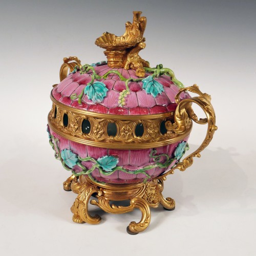Porcelain Pot-pourri attributed. to l&#039;Escalier de Cristal, France Circa 1880 - Decorative Objects Style 