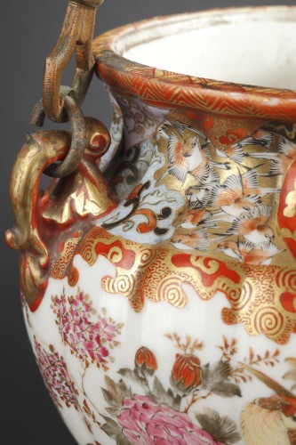 Charmante suspension en porcelaine Kutani, Japon circa 1880 - Tobogan Antiques