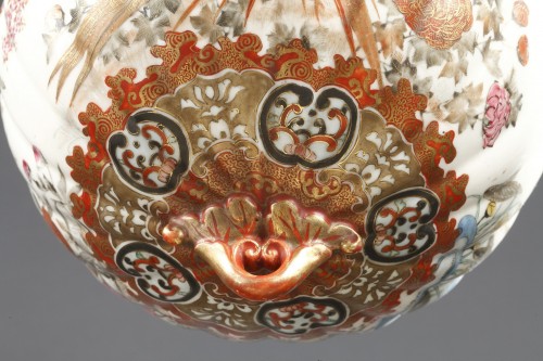 Charmante suspension en porcelaine Kutani, Japon circa 1880 - Napoléon III