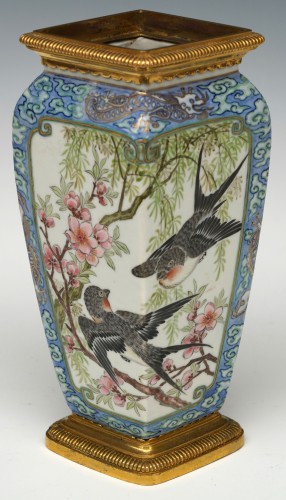 Paire de Vases "Aux Hirondelles", attr. to L'Escalier de Cristal, France, C.1890 - Tobogan Antiques
