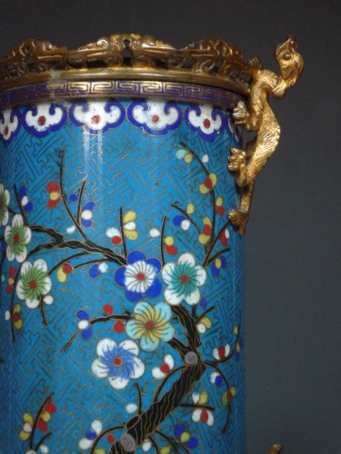 Paire de vases en émail cloisonné attribué à l'Escalier de Cristal, France circa 1870 - Tobogan Antiques