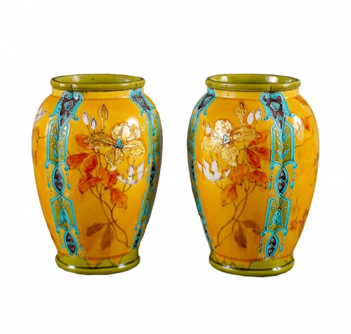 Paire de vases à décor floral, Manufacture de Gien, France circa 1880