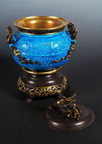 XIXe siècle - Pot couvert chinoisant, Manufacture de Longwy, France circa 1870