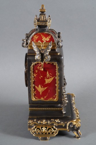 « The Musician » Japonisme Clock attributed to L&#039;Escalier de Cristal, FR, circa 1890 - 