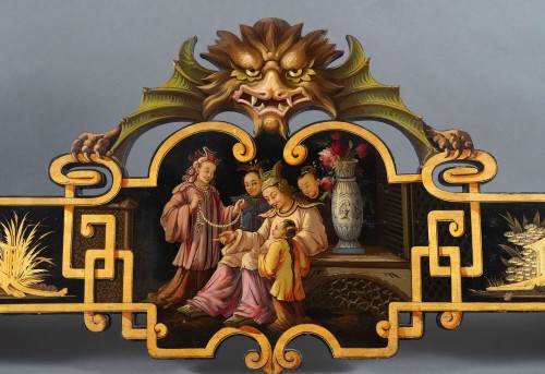 XIXe siècle - Paire de cantonnières chinoisantes & leurs quatre porte-embrasses, France circa 1870