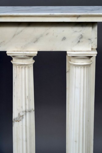 XVIIIe siècle - Console d’époque Louis XVI en marbre de Carrare, France circa 1780