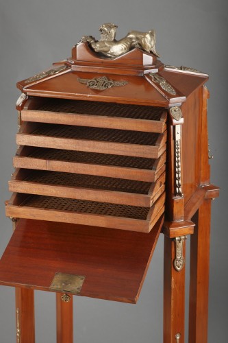 Cave à cigares Néo-Grecque, France circa 1867 - Tobogan Antiques