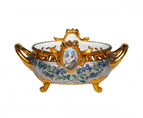 Jardinière "aux Colombes" par L'Escalier de Cristal, France circa 1880