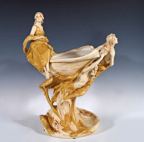 Royal Dux Bohemia, Art Nouveau Centerpiece, France, circa 1900 - Porcelain & Faience Style Art nouveau