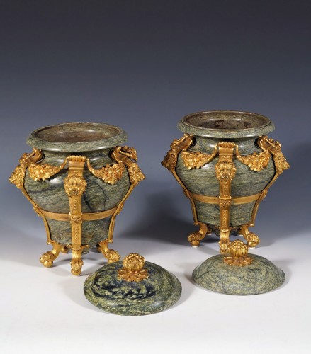 19th century - H. Dasson-  Pair of covered Vases  with Lions , France Circa 1880