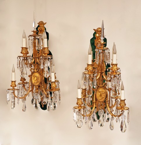 Baccarat et V. Paillard, Paire d’appliques aux médaillons, France circa1870 - Luminaires Style Napoléon III
