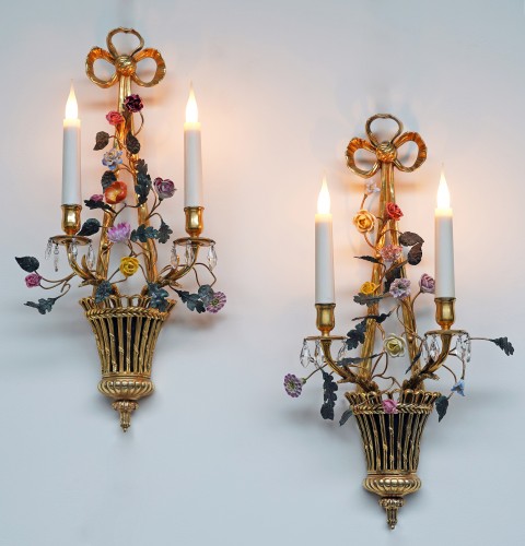 Antiquités - H. Vian, Lustre au bouquet fleuri et ses appliques, France Circa 1890