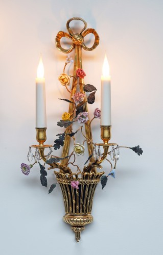 Antiquités - H. Vian, Lustre au bouquet fleuri et ses appliques, France Circa 1890