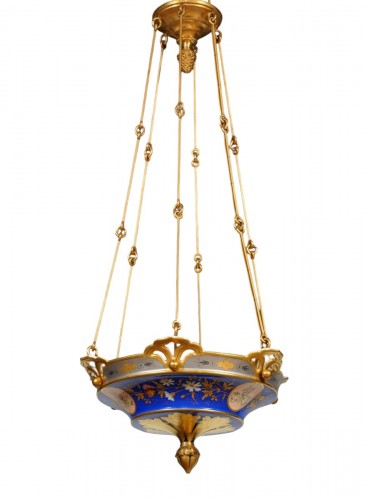 Porcelaine de Paris, Suspension aux Fleurs, France circa 1890