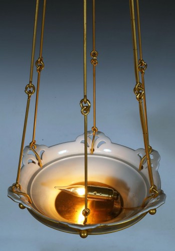 - Porcelaine de Paris, Suspension aux Fleurs, France circa 1890