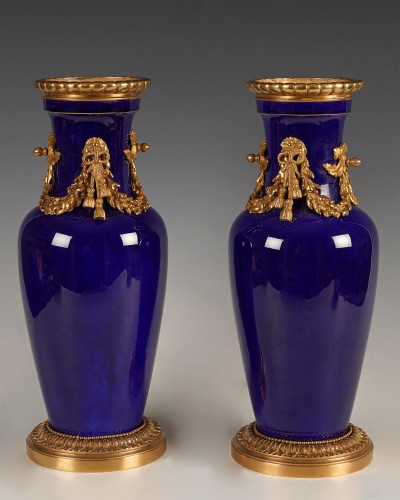 Sèvres, paire de vases datés 1890 - Objet de décoration Style 