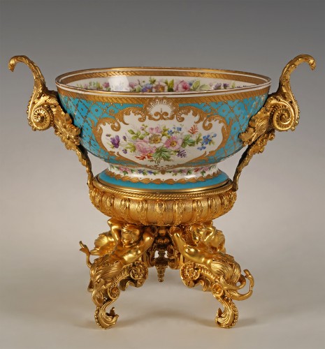Porcelaine de Paris, Coupe Fleurie aux Tritons, France circa 1870 - Decorative Objects Style Napoléon III