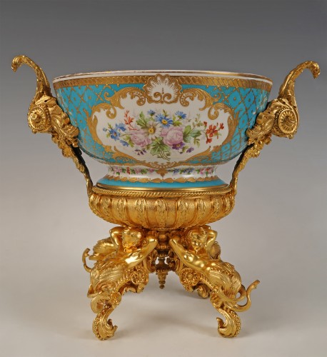 Decorative Objects  - Porcelaine de Paris, Coupe Fleurie aux Tritons, France circa 1870