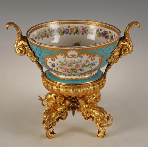 Porcelaine de Paris, Coupe Fleurie aux Tritons, France circa 1870 - 