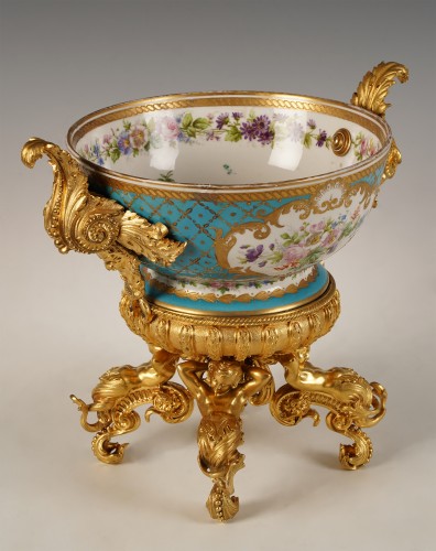 19th century - Porcelaine de Paris, Coupe Fleurie aux Tritons, France circa 1870