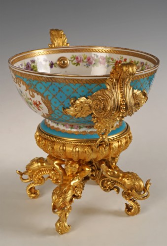Napoléon III - Porcelaine de Paris, Coupe Fleurie aux Tritons, France circa 1870