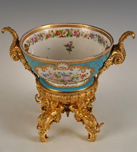 Antiquités - Porcelaine de Paris, Coupe Fleurie aux Tritons, France circa 1870