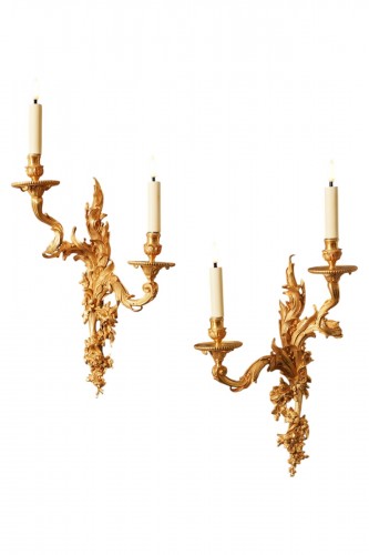Paire d'appliques aux feuilles d'acanthe en bronze doré, France Circa 1870