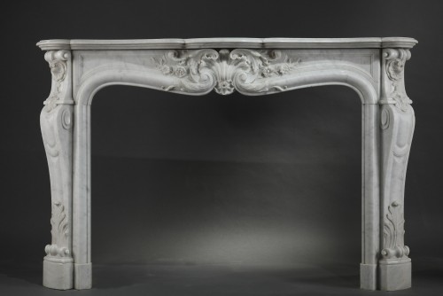 Cheminée de style Louis XV en marble blanc de Carrare, France circa 1880 - Matériaux & Architecture Style Napoléon III