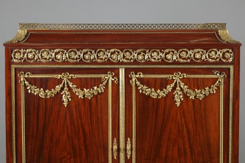 Cabinet d'inspiration Louis XVI attribué à P. Sormani, France circa 1870 - Mobilier Style Napoléon III
