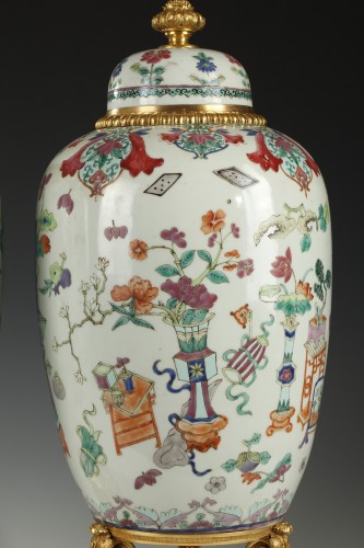 Céramiques, Porcelaines  - Paire de pots couverts attribués à L'Escalier de Cristal, France circa 1860