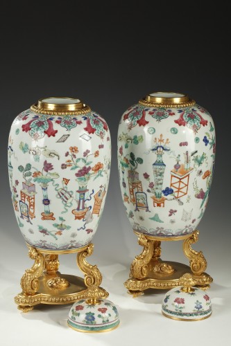 Antiquités - Paire de pots couverts attribués à L'Escalier de Cristal, France circa 1860
