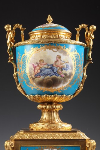 &quot;Sèvres&quot; Porcelain and Gilded Bronze Clock with Putti, France, c. 1845 - Horology Style Louis-Philippe