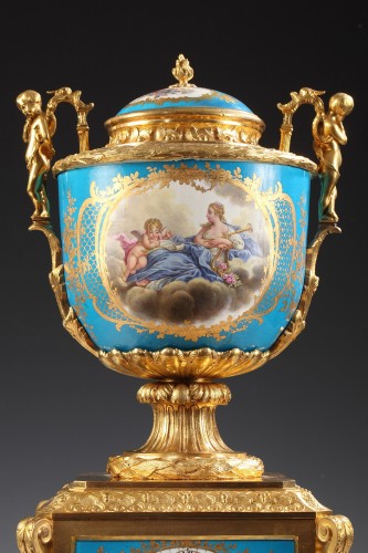Pendule aux Amours, "Sèvres", France circa 1845 - Horlogerie Style Louis-Philippe