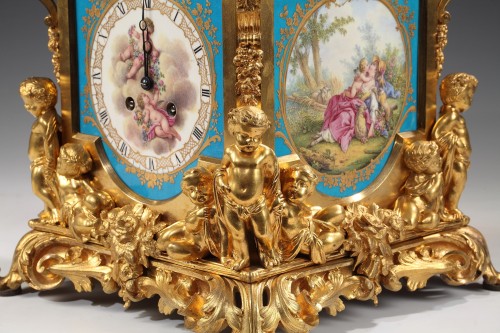 Antiquités - Pendule aux Amours, "Sèvres", France circa 1845