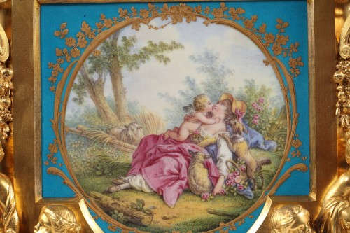 Antiquités - Pendule aux Amours, "Sèvres", France circa 1845