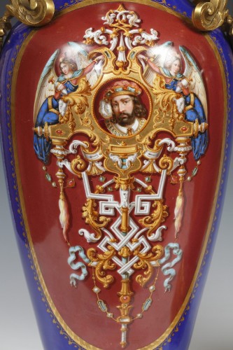 Antiquités - Paire de vases en porcelaine att. à la Manufacture de Berlin, Allemagne XIXe siècle
