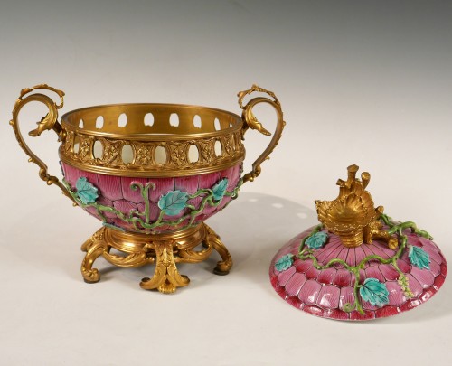 XIXe siècle - Élégant Brûle-Parfum en porcelaine émaillée, France circa 1880