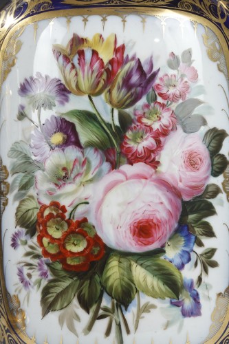 Elegant Pair of Flowery Valentine Porcelain Vases, France, circa 1860 - Napoléon III