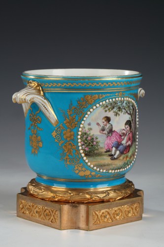 Antiquités - Paire de rafraîchissoirs en porcelaine, France circa 1880
